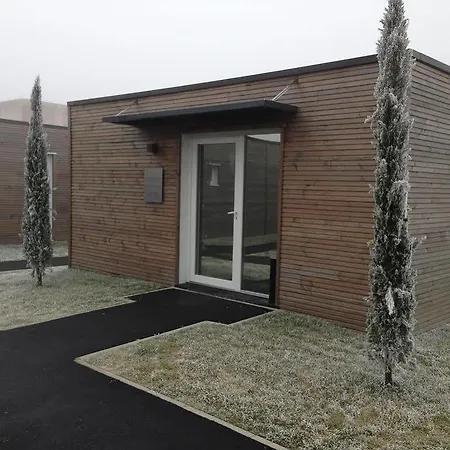 Les Cottages De France 3* Roissy-en-France