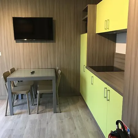 Les Cottages De France ロワシー・アン・フランス