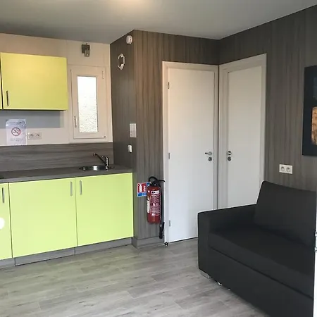 Les Cottages De France ロワシー・アン・フランス