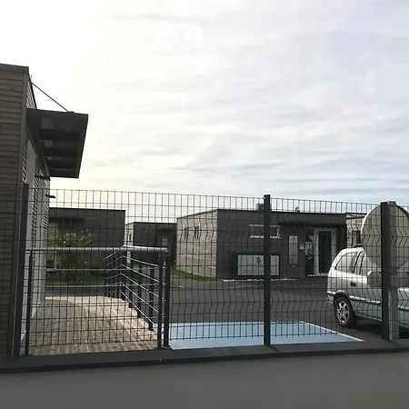 Les Cottages De France ロワシー・アン・フランス