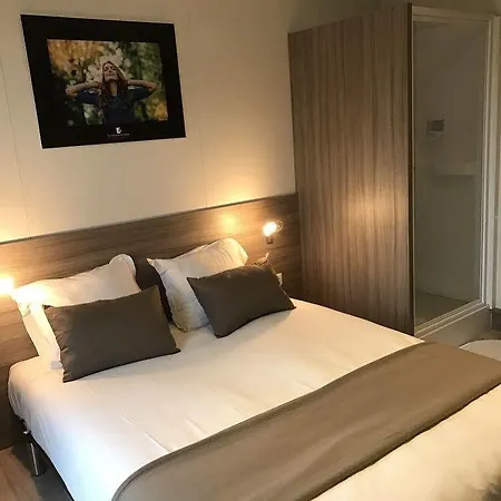 ホテル Les Cottages De France ロワシー・アン・フランス