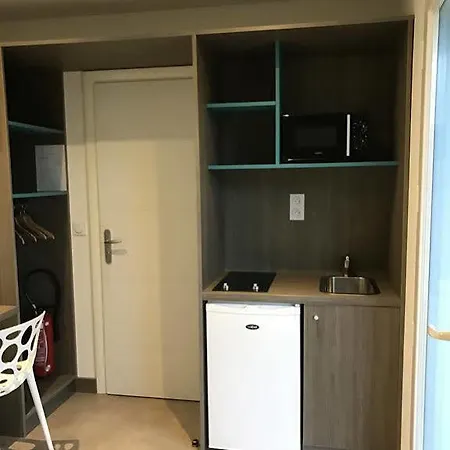 ホテル Les Cottages De France ロワシー・アン・フランス